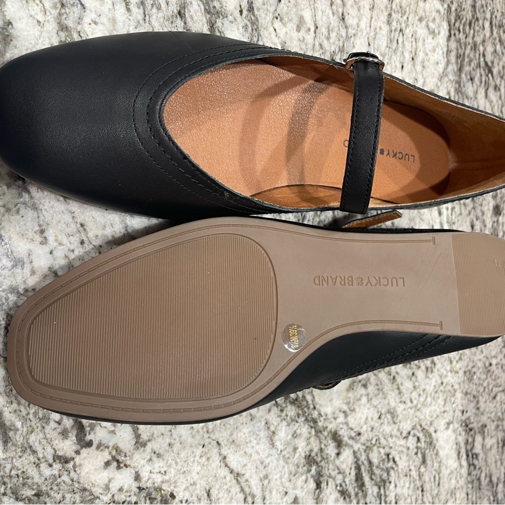 LUCKY Black Leather Flats with Minimalist Design - Picture 2 of 4